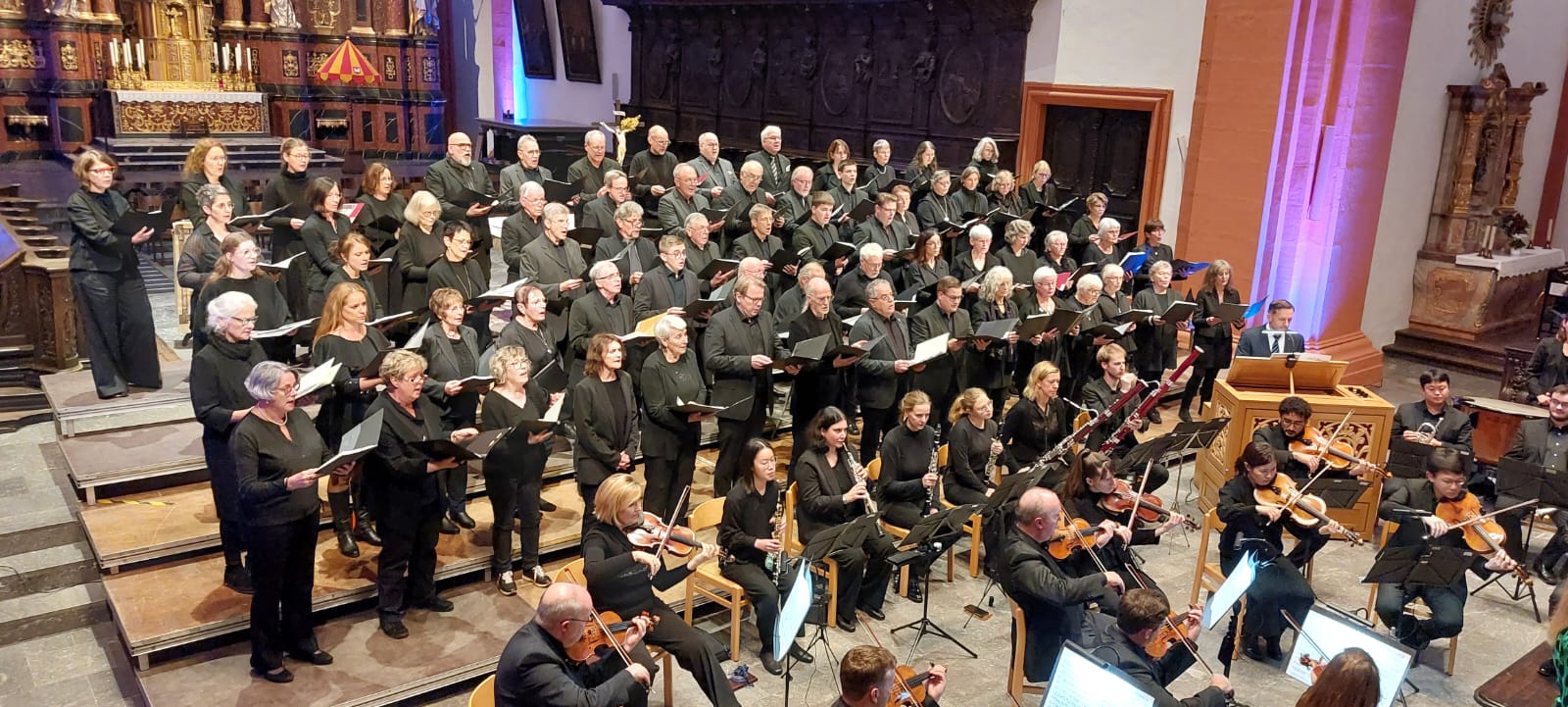 Mozart Eröffnung Gesamt von unten