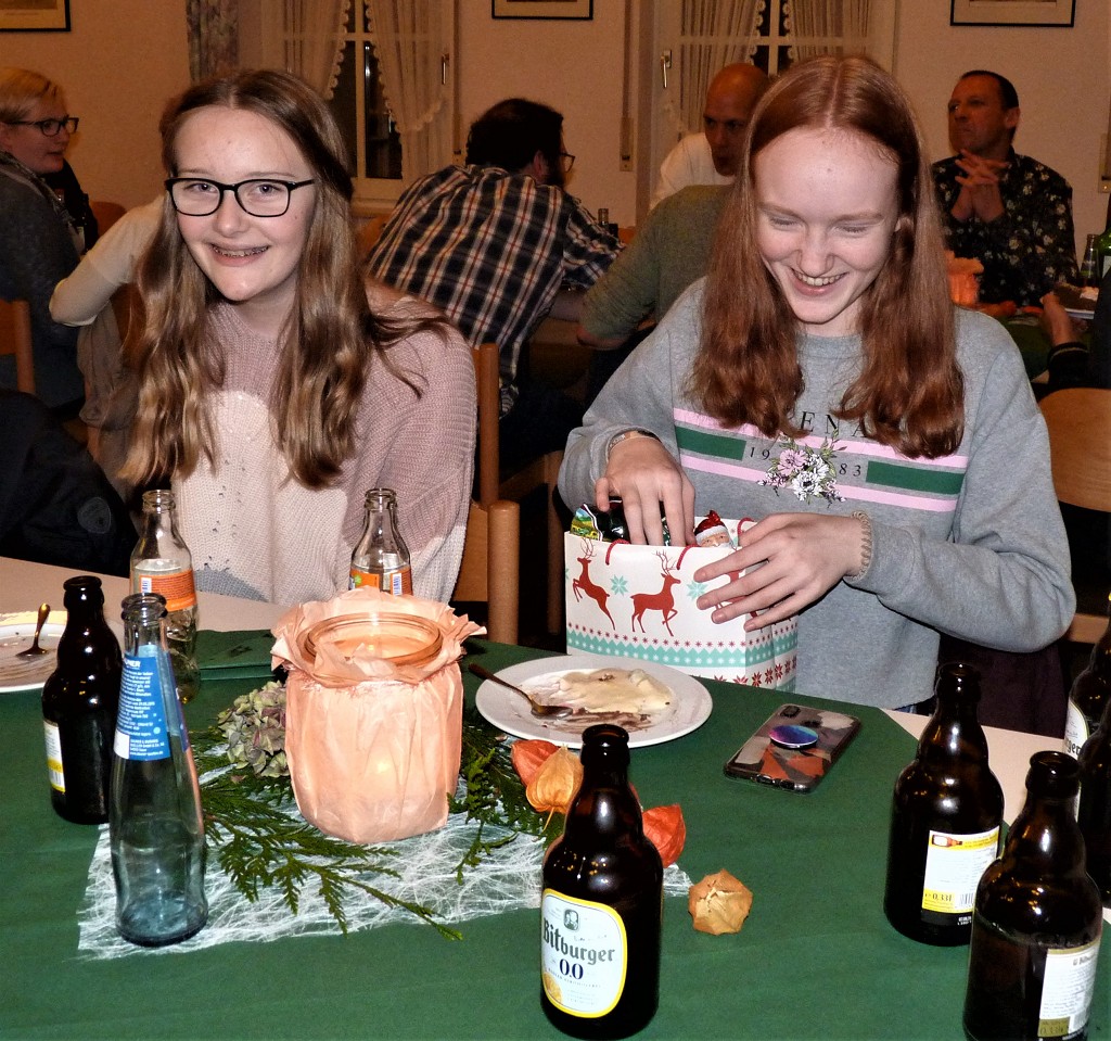 k Jugendliche Nikolaustüten